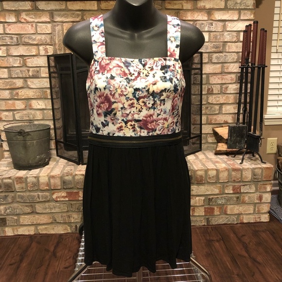 Hem & Thread Floral Zipper Dress - Picture 2 of 6